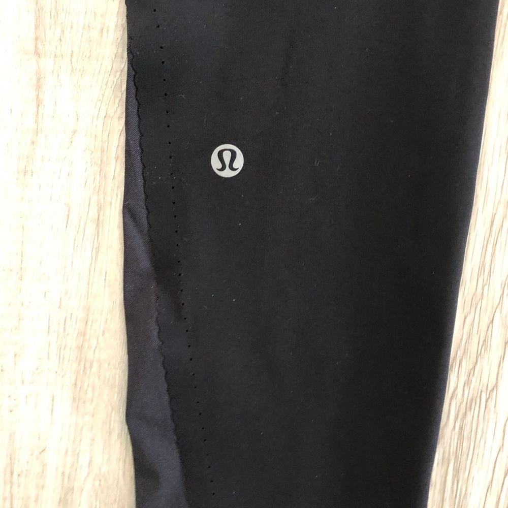 Lululemon Smooth Stride Tight Scalloped Mesh Legging Black Size 6 - Picture 8 of 12